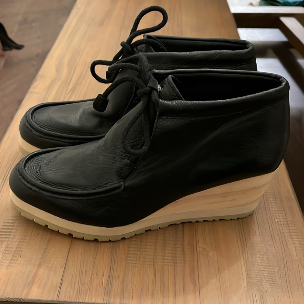 Women’s ecote Meeko black leather wedge size 10